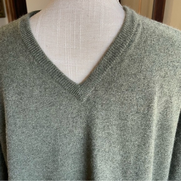 C Reid Pure Cashmere V-Neck Sweater in Soft Heather Green Made in Scotland - Picture 9 of 9